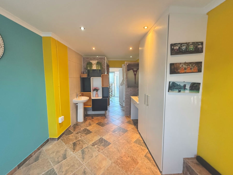 5 Bedroom Property for Sale in Parklands North Western Cape